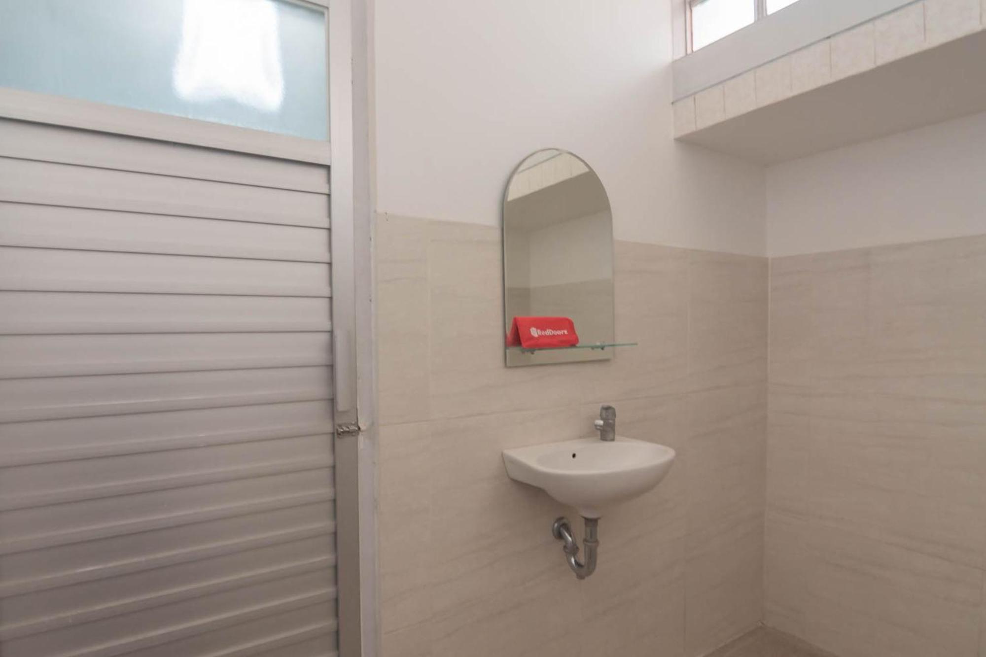 Reddoorz At Jalan Raya Lembang Hotel Padasul Стая снимка