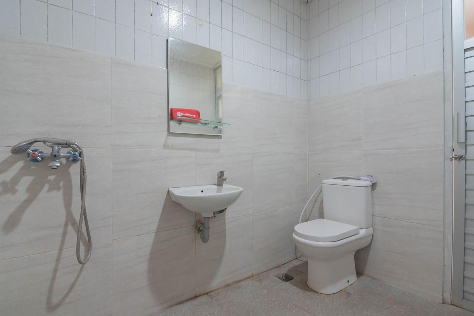 Reddoorz At Jalan Raya Lembang Hotel Padasul Стая снимка